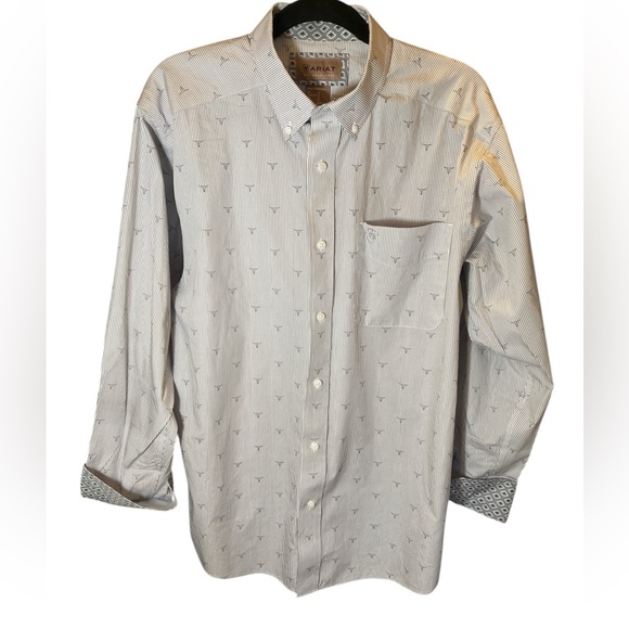 Ariat Other - Ariat Steer Skull  Men's Patterned ButtonDown Shirt size M